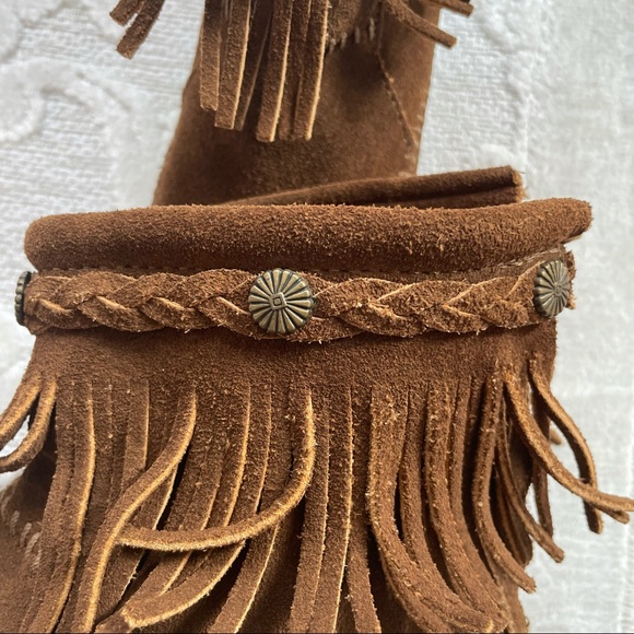 Minnetonka Dusty Brown Suede Hi Top Back Zip Fringe Ankle Booties - Picture 6 of 15